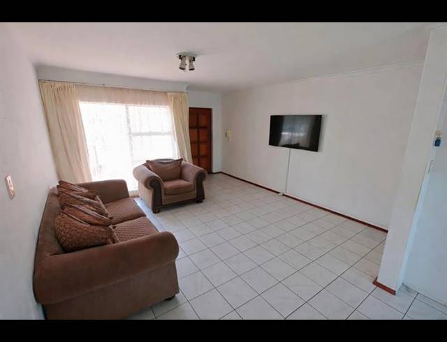 3 BEDROOM TOWNHOUSE FOR SALE IN RACEVIEW